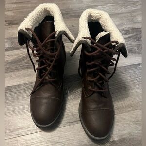 G.H. Bass & Co Brown Women's Winter Ankle Boot with Faux Shearling Cuff Size 8.5